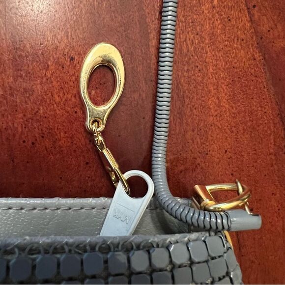 Grey Metal Mesh Evening Bag w/metal handle EYE CATCHIING! Satin interior - Picture 11 of 15